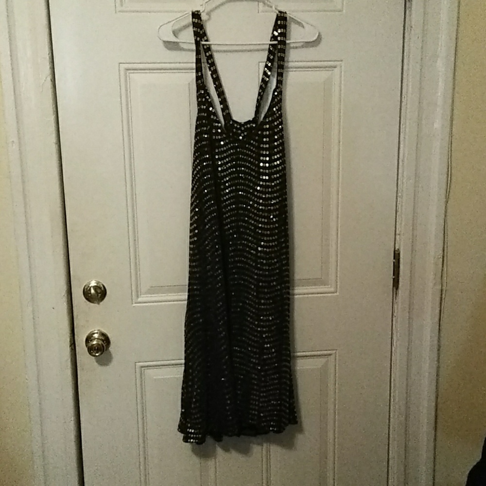 Black and gold sequined party dress